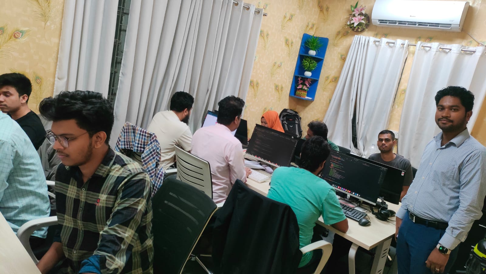 প্রফেশনাল ড্রাইভারদের জন্য রিয়েল-টাইম ট্র্যাকিং ও মনিটরিং সিস্টেম